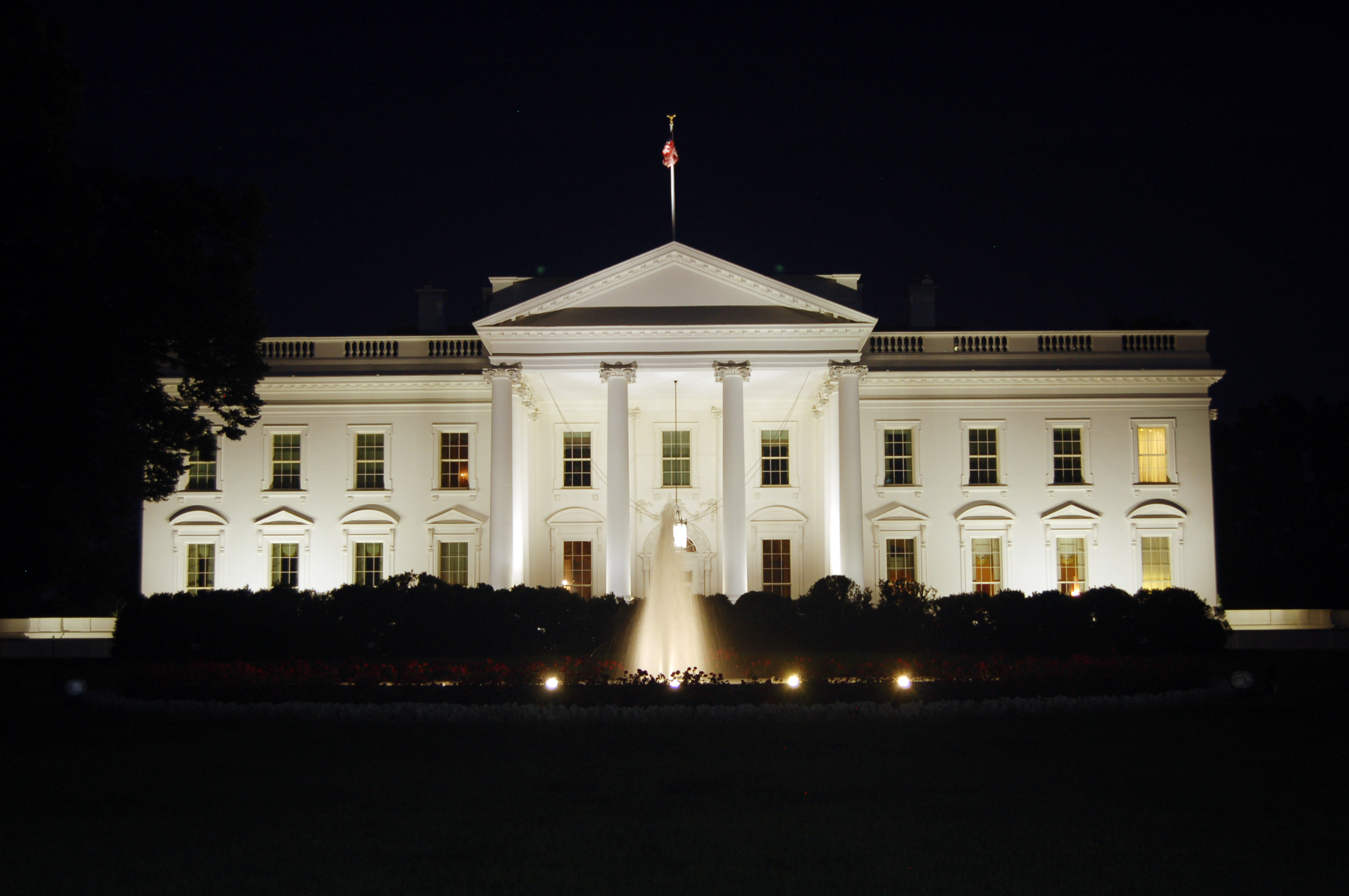 White House at Night photo by By Rob Young from United Kingdom