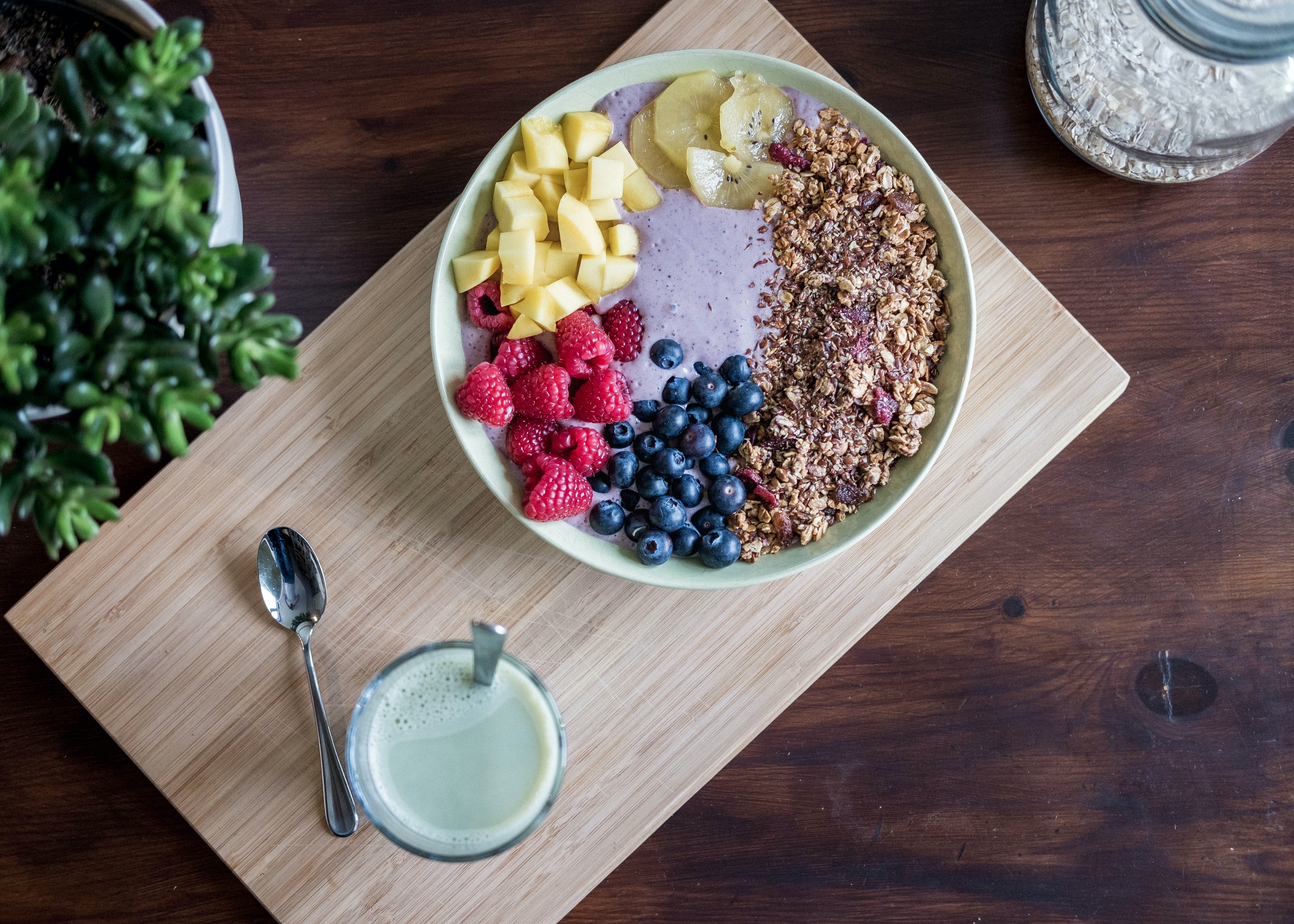 Healthy Smoothie Bowl photo by Jannis Brandt