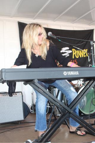 Gail Storm rockin out on the piano